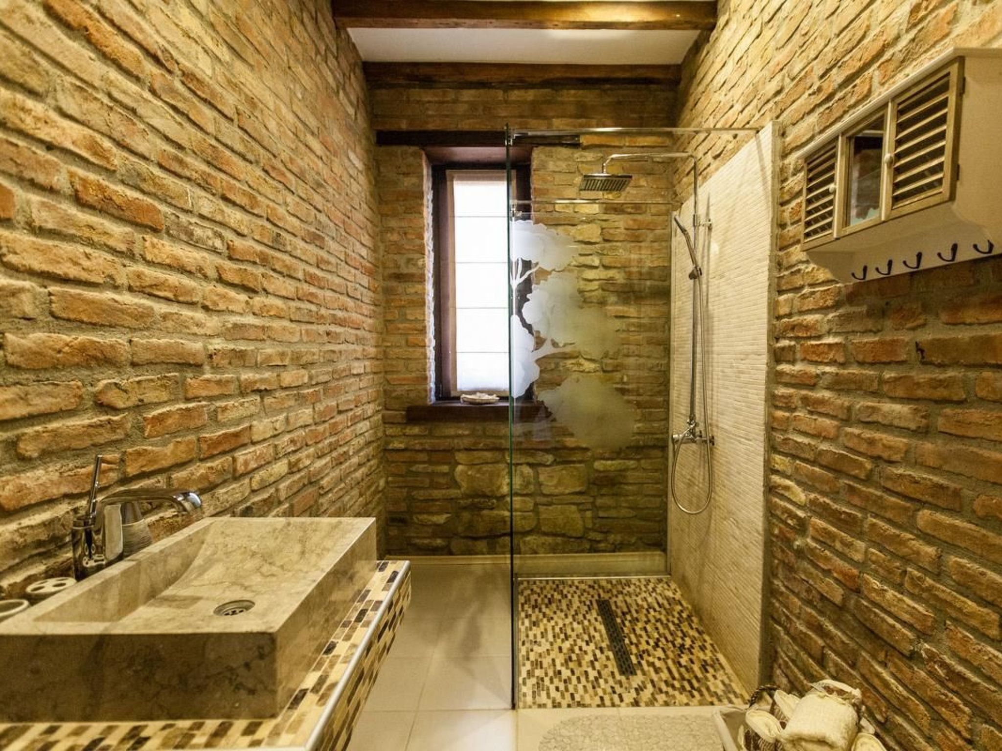 Auf zwei Etagen, mit Garten und überdachtem Grillplatz - Image-tags.info