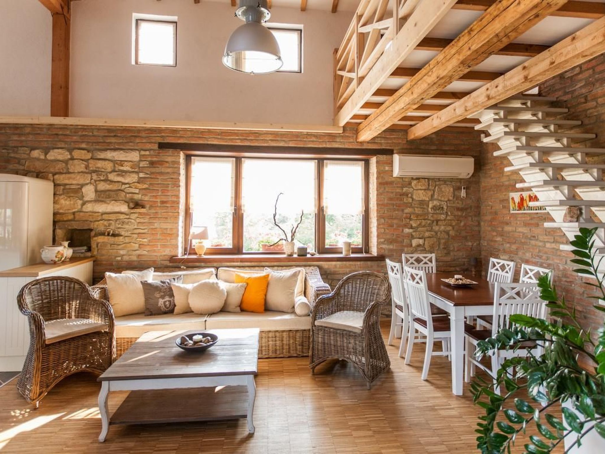 Auf zwei Etagen, mit Garten und überdachtem Grillplatz - Image-tags.info