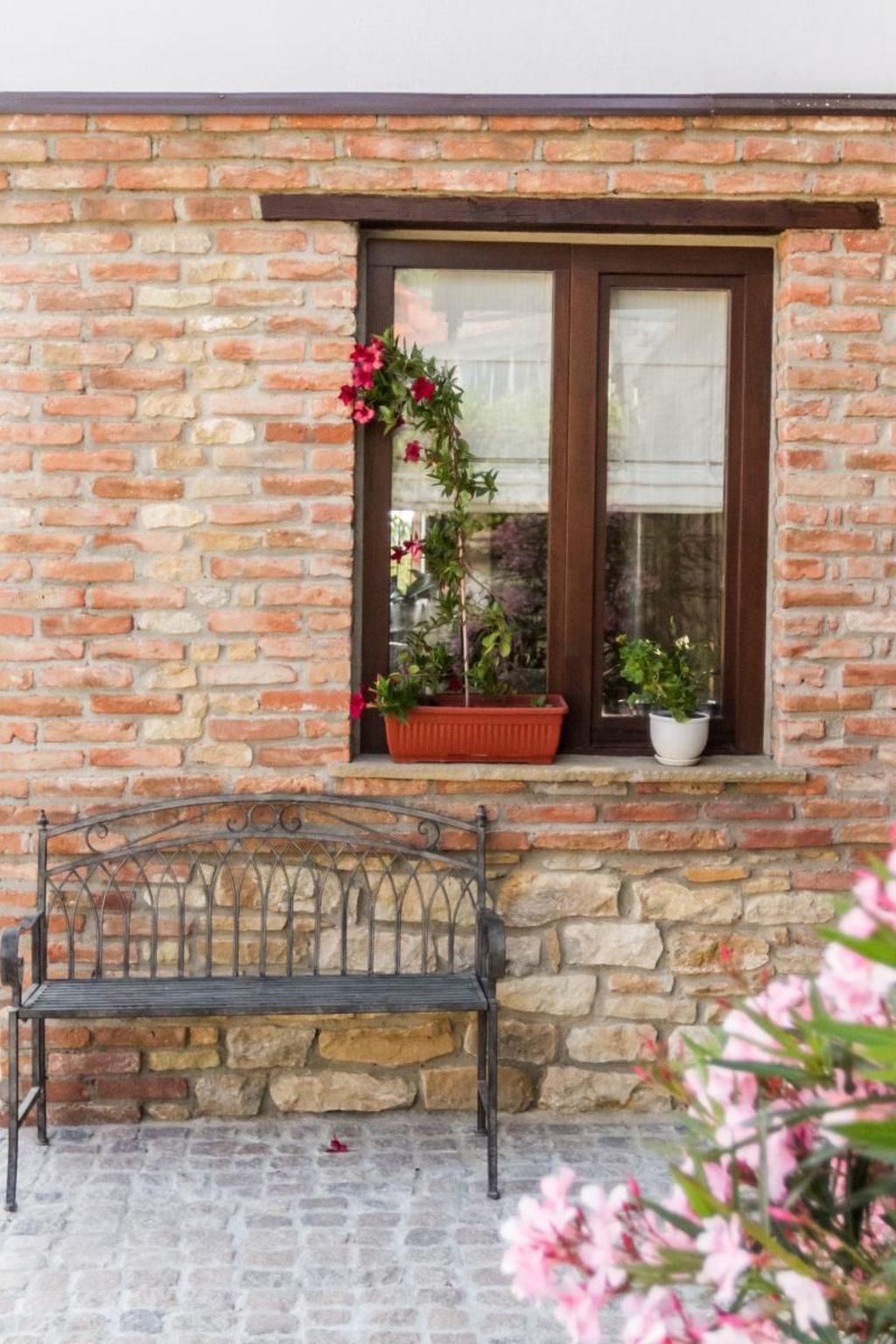 Auf zwei Etagen, mit Garten und überdachtem Grillplatz - Image-tags.info