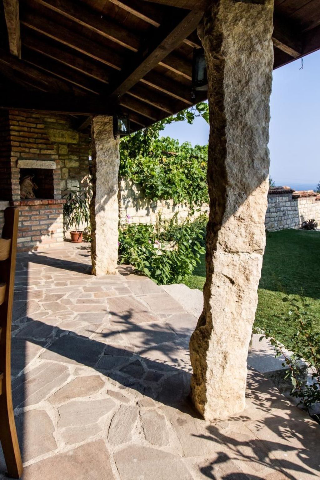 Auf zwei Etagen, mit Garten und überdachtem Grillplatz - Image-tags.info