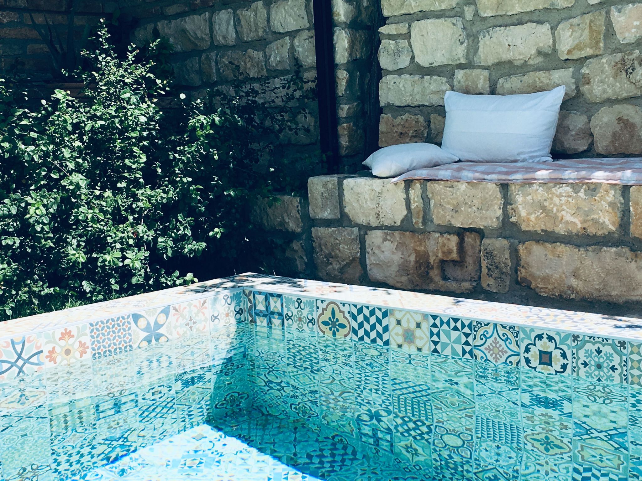 Auf zwei Etagen, mit Garten und überdachtem Grillplatz - Image-tags.info