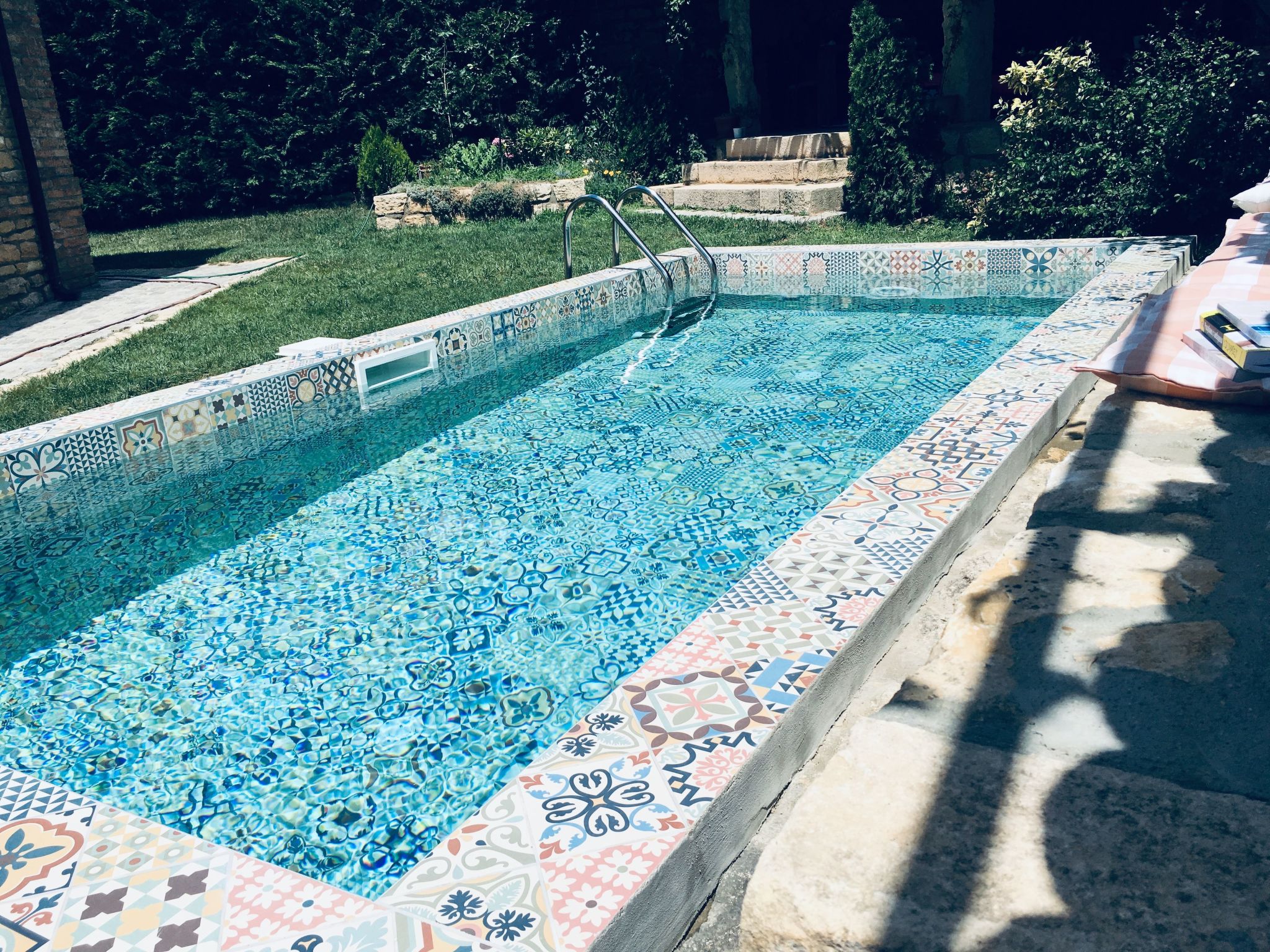 Auf zwei Etagen, mit Garten und überdachtem Grillplatz - Image-tags.info