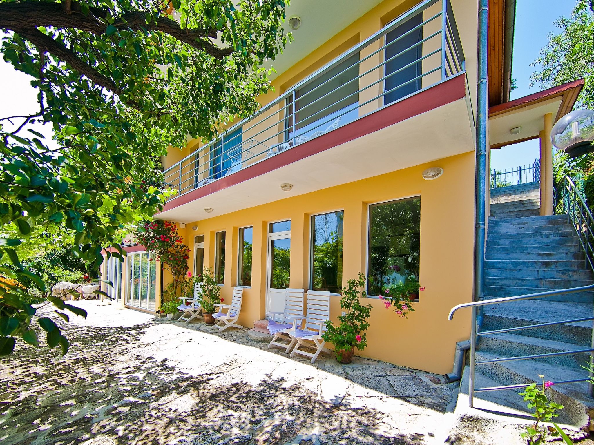 Mit Blick auf das Wasser-Buiten