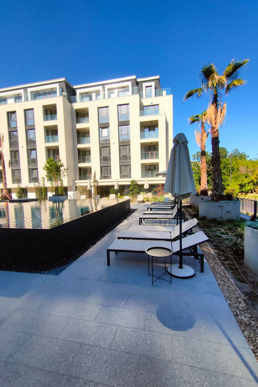 Studio "Allure Varna" mit Infinity-Pool — Pool Outdoor (4 of 41)