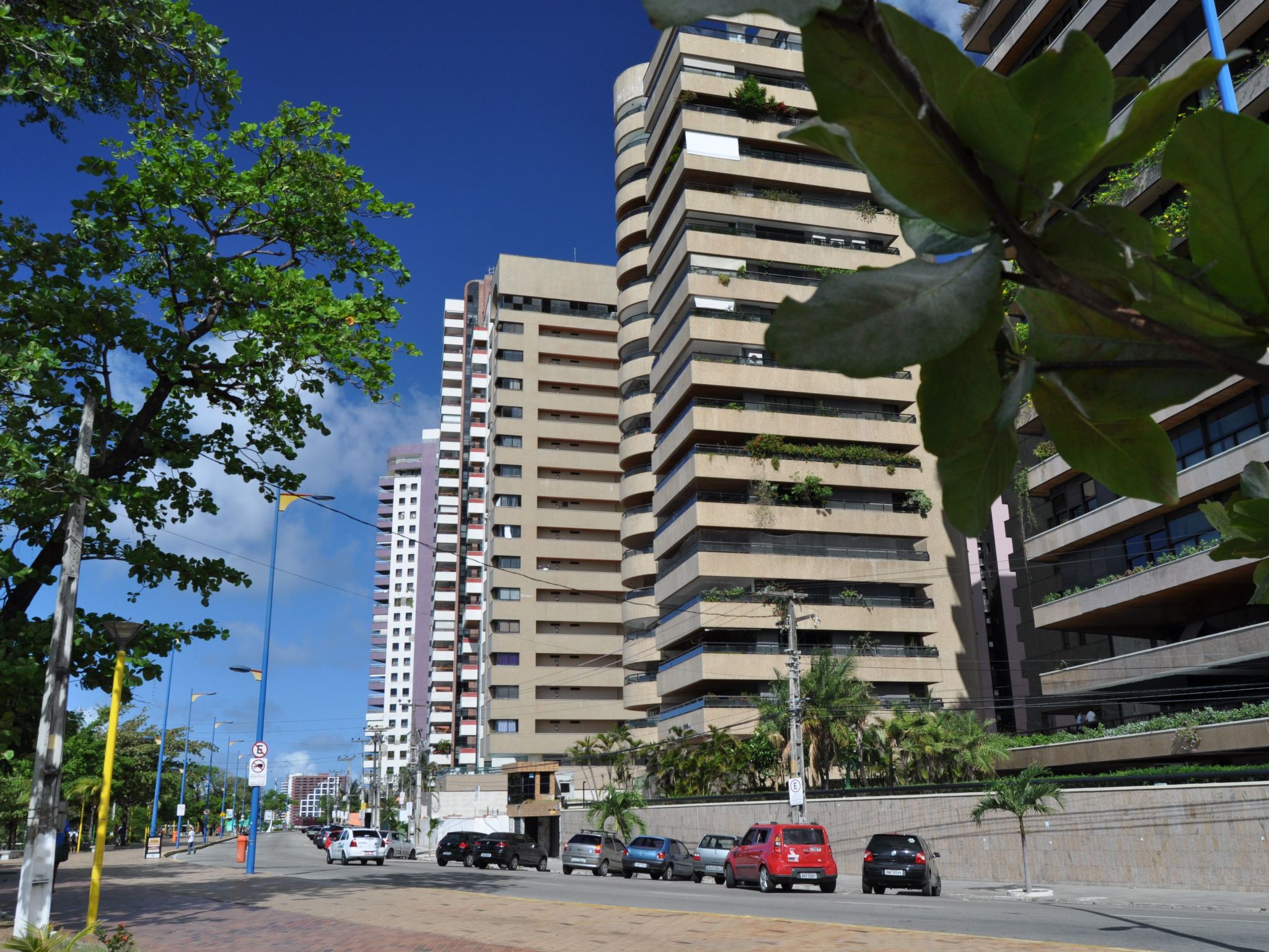 mit Blick auf das Wasser