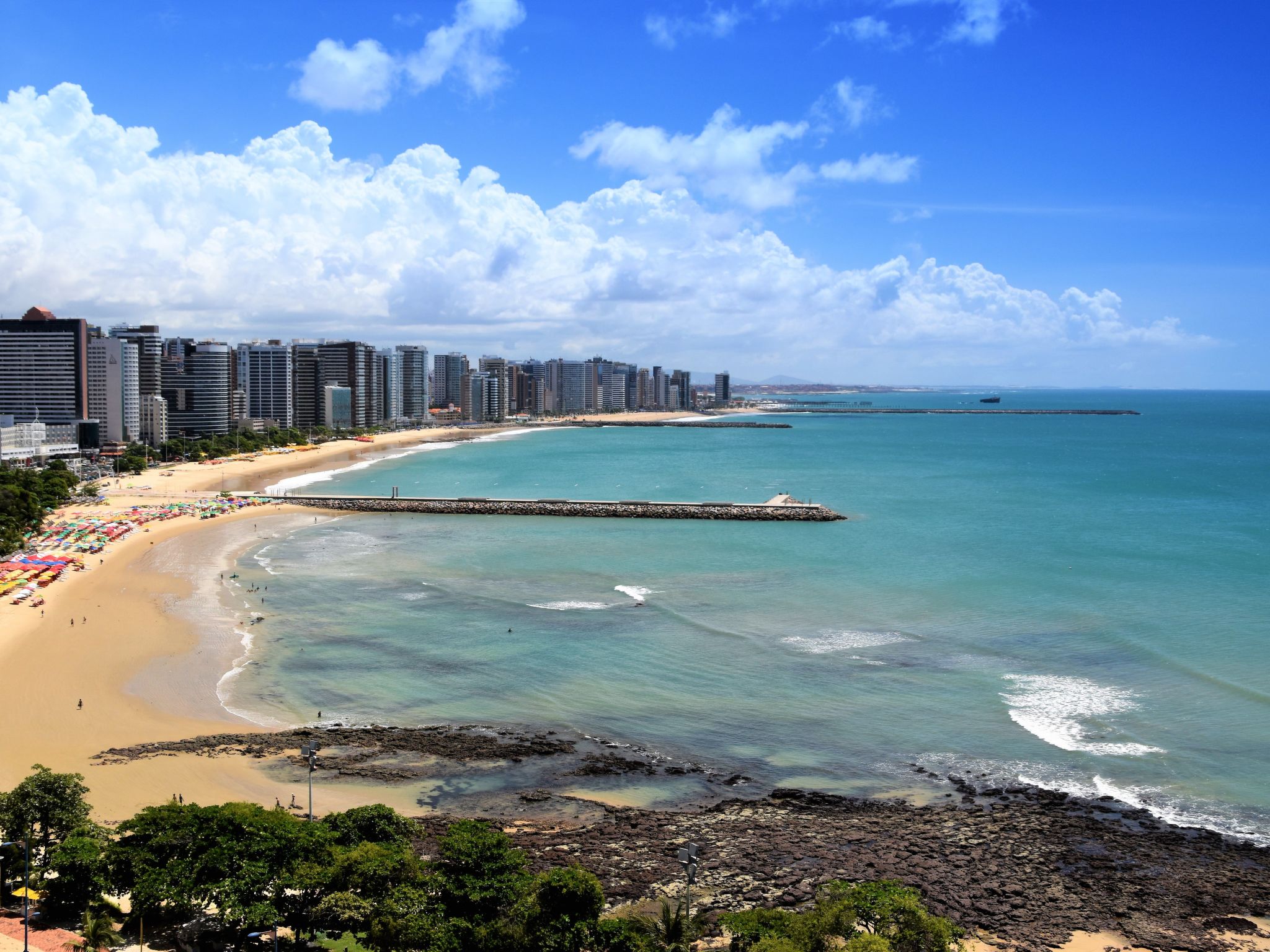 mit Blick auf das Wasser