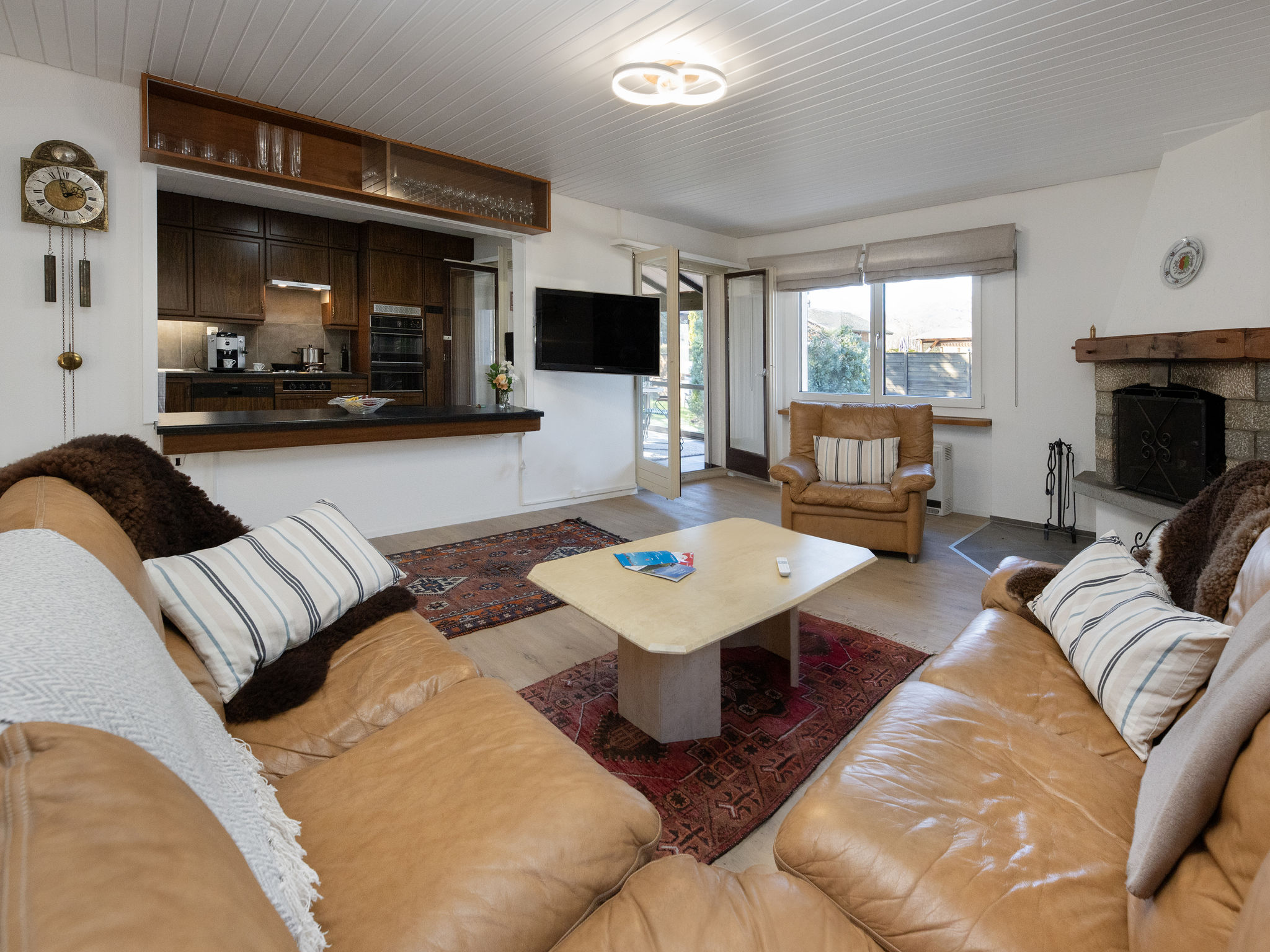 Ferienhaus mit umzäuntem Garten in Cheyres (Schweiz) und 1 Hund erlaubt