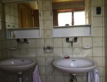Chalet met groot terrein aan de skipiste in Charmey, Freiburg - thumbnail 3