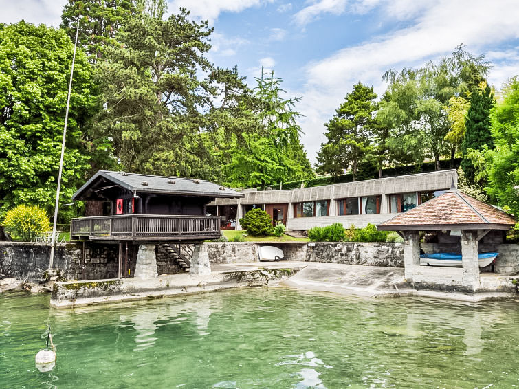 Villa met meerzicht aan het strand in Montreux in Montreux