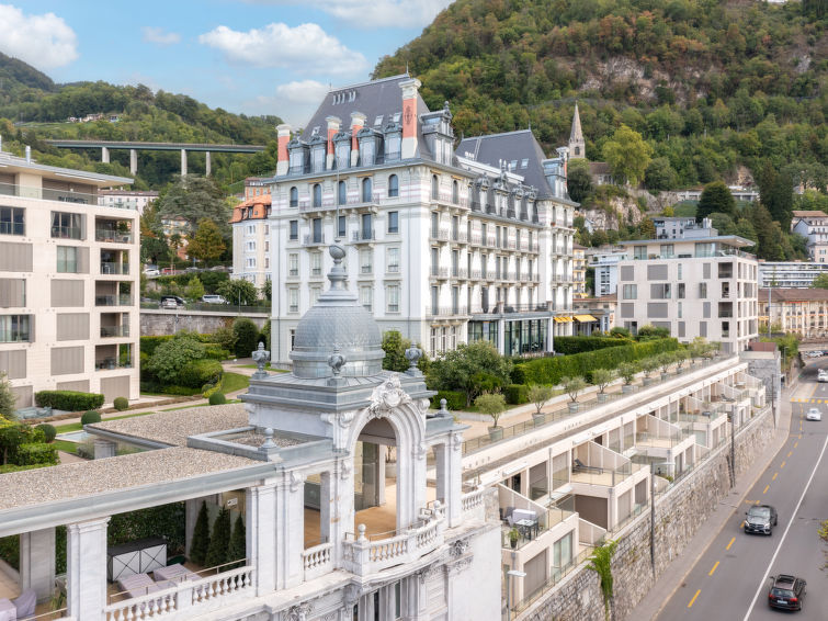 "Les Terrasses C1.7", appartement 2-kamers 83 m2 op de 1e verdieping. Smaakvol en stijlvol ingericht: groot, open woon-/eetkamer met Sat-TV en air-conditioning. Uitgang naar het terras. 1 kamer met 1 ..