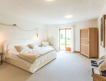 Chalet Champ de Brent: Luxe & Ruimte voor 10 in de Alpen van Ollon - thumbnail 5