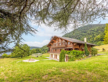 Chalet Champ de Brent: Luxe & Ruimte voor 10 in de Alpen van Ollon - thumbnail 2