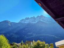 Authentiek chalet voor 16 personen direct aan de skipiste in Champéry - thumbnail 3