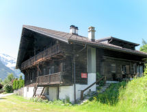 Authentiek groepsverblijf met sauna direct aan de piste in Champéry - thumbnail 1