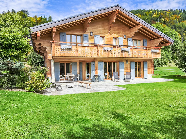 "Chalet Les 3 Soeurs", chalet 5-kamers 180 m2, op het zuiden gelegen. Ruim en licht, zeer mooi en smaakvol ingericht: groot woon-/eetkamer met open haard en TV (Flatscreen TV). Uitgang naar de tuin, n..