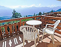 Le Bristol A28: Luxe appartement aan de piste in Villars - thumbnail 1