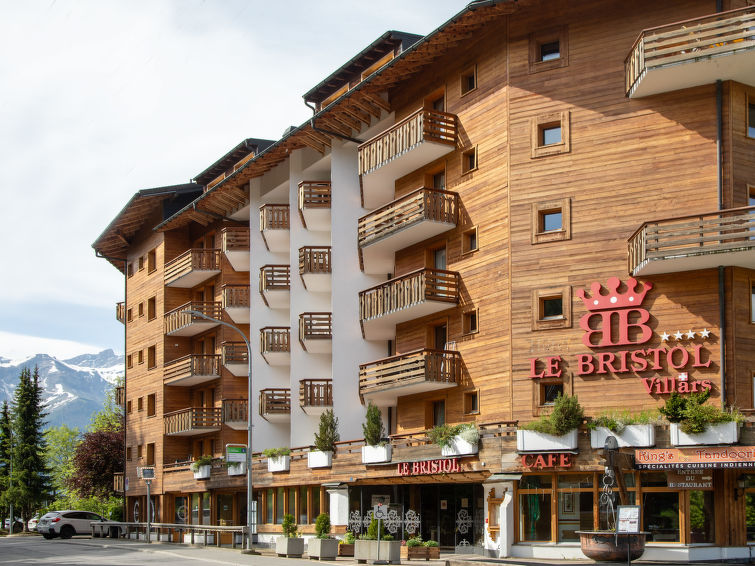 Centraal gelegen appartement in Villars met verwarmd zwembad in Villars