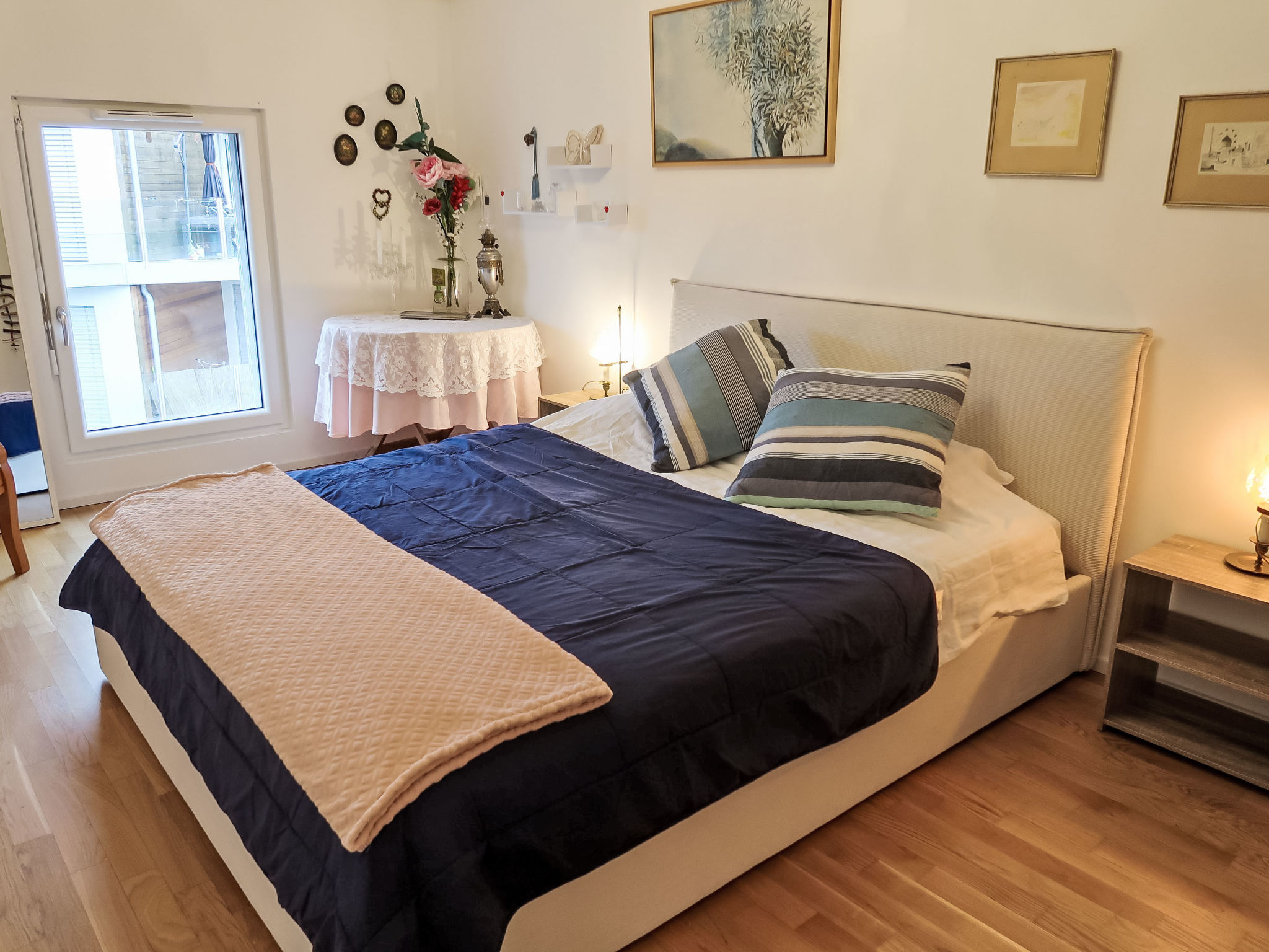 Les Perles du Lac-Binnen