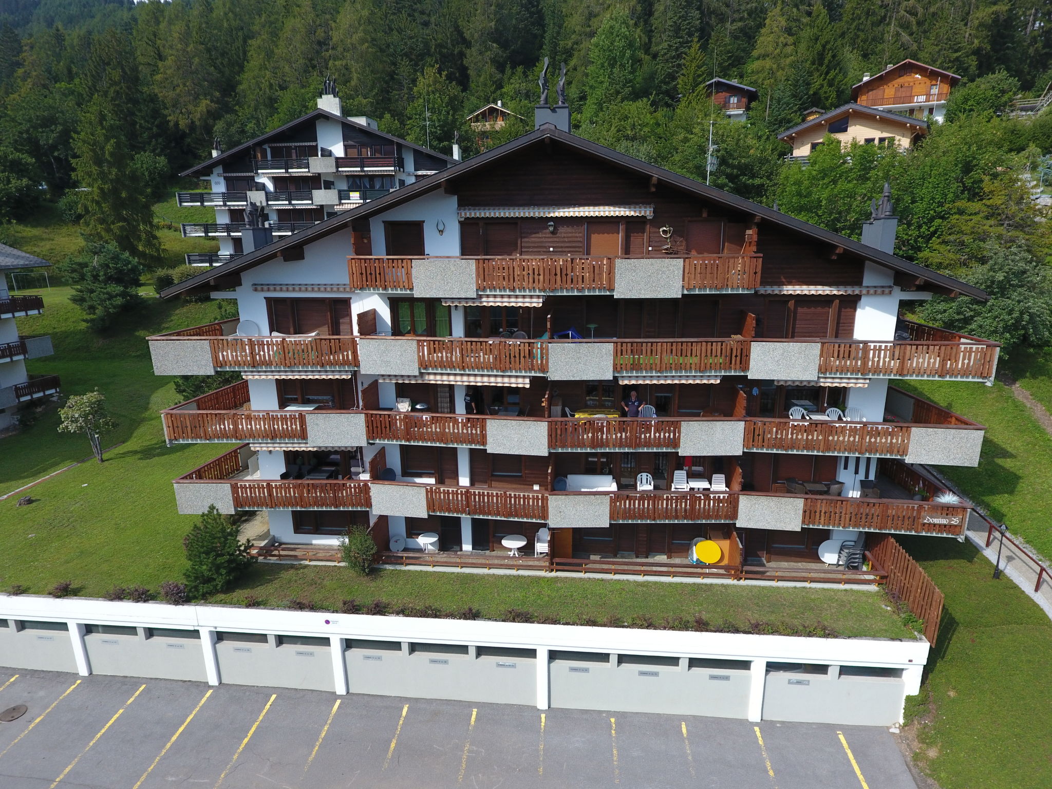 Domino B 38 - Outside