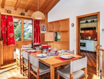 Ruim chalet met open haard vlakbij het meer van Champex - thumbnail 2