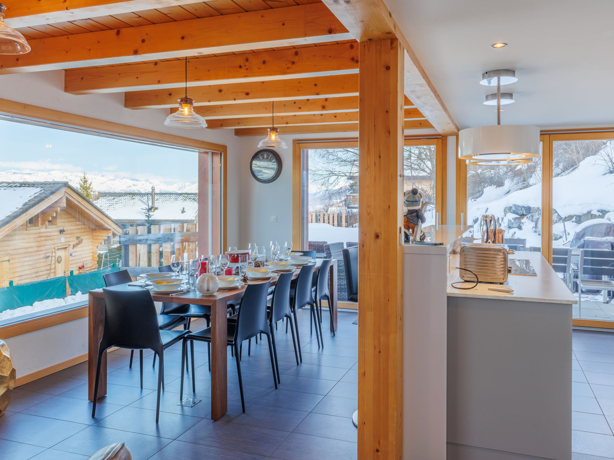 Chalet La Balance 8 – Cuisine et coin repas, photo 8 sur 64