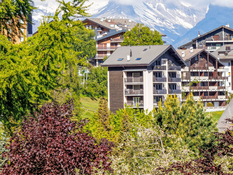 "Clair Matin 20", appartement 2-kamers 47 m2 op de 1e verdieping. Het objekt is geschikt voor 2 volwassenen + 2 kinderen. Licht, volledig gerenoveerd in 2016, mooi en smaakvol ingericht: woon-/eetkame..