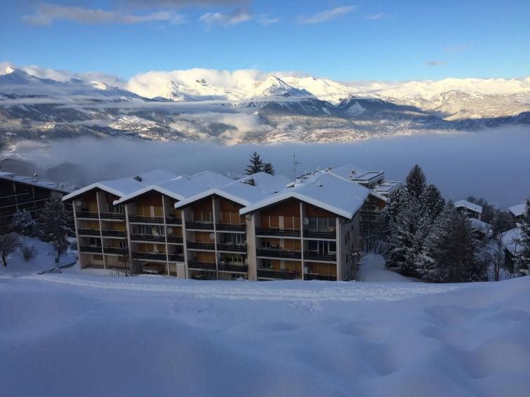 Aan de piste: Modern appartement met bergzicht in Nendaz