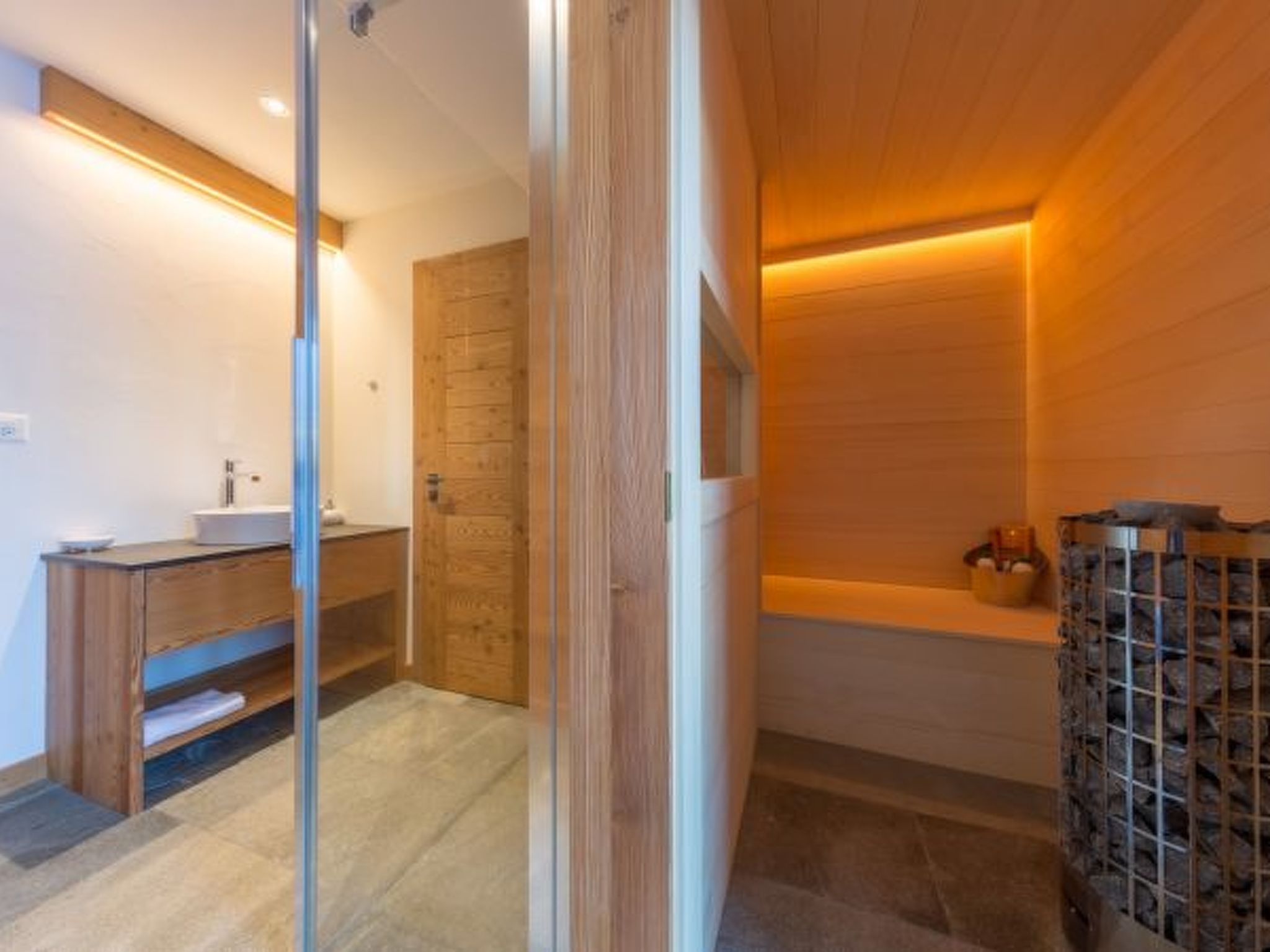 Photo of Chalet Oak Tree amazing, sauna, ski-in/out