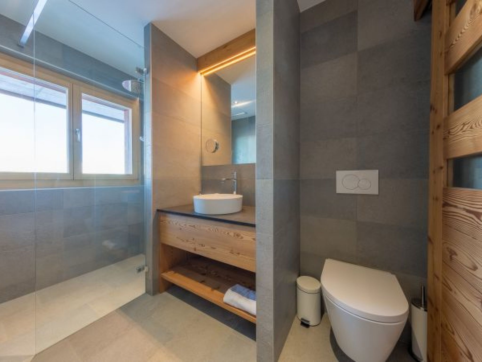 Photo of Chalet Oak Tree amazing, sauna, ski-in/out