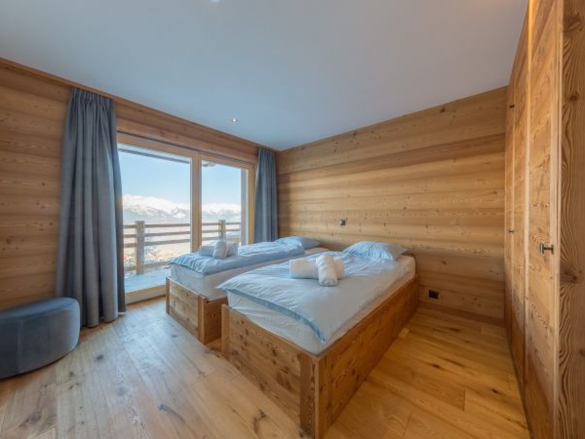 Photo of Chalet Oak Tree amazing, sauna, ski-in/out