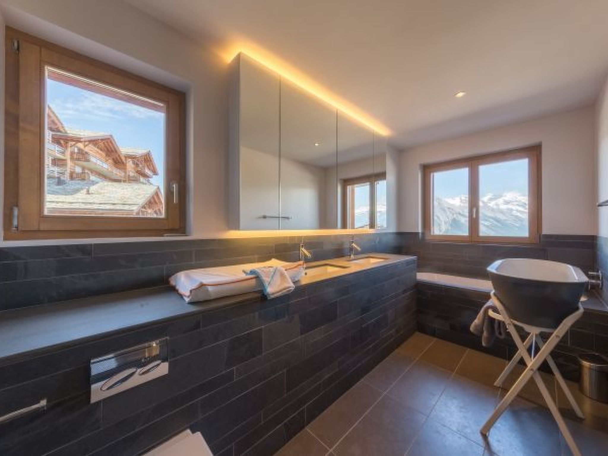 Photo of Grimpeur luxury duplex, Spa Access Front Telecabin