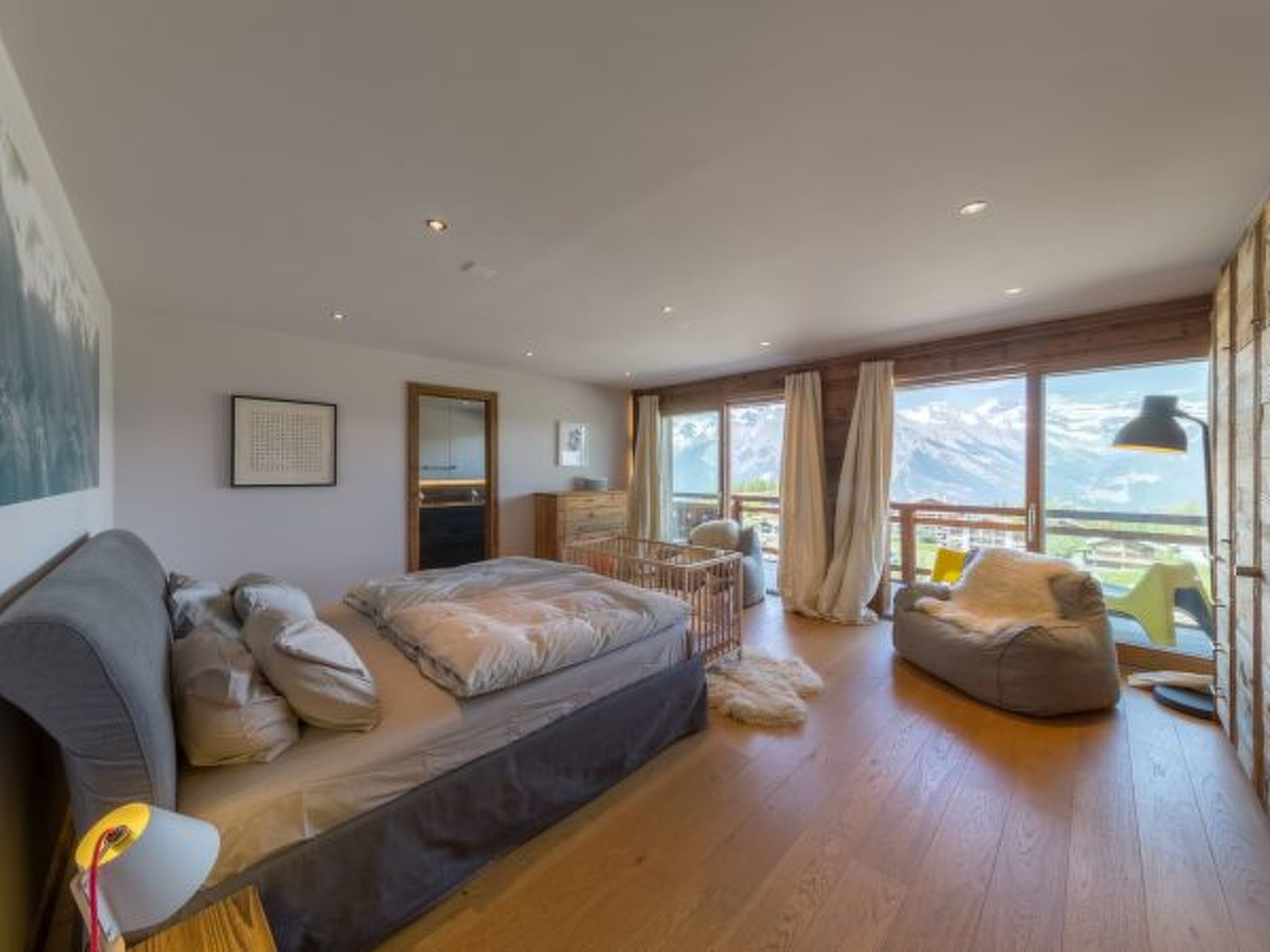 Photo of Grimpeur luxury duplex, Spa Access Front Telecabin