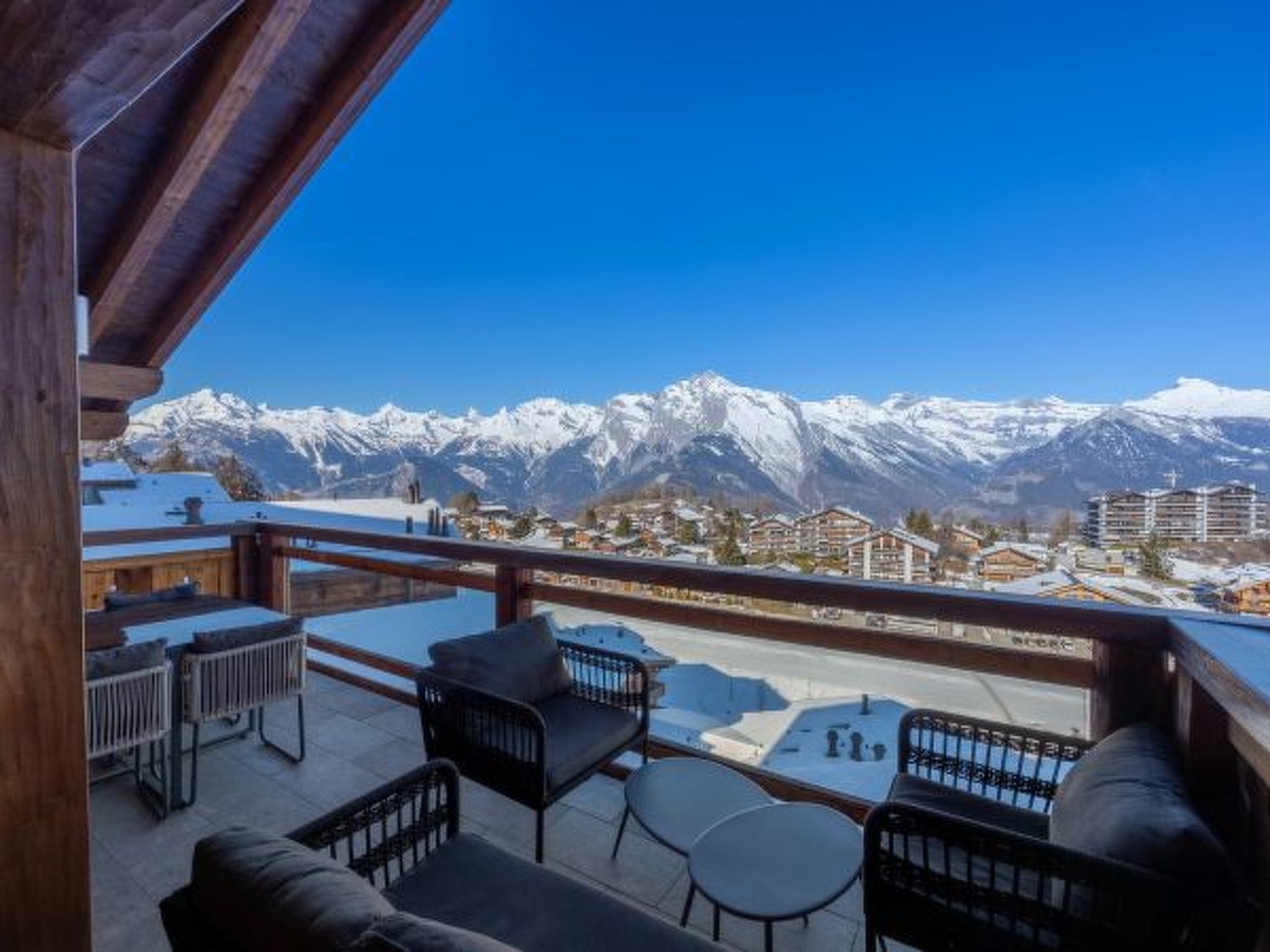 Photo of Grimpeur luxury duplex, Spa Access Front Telecabin