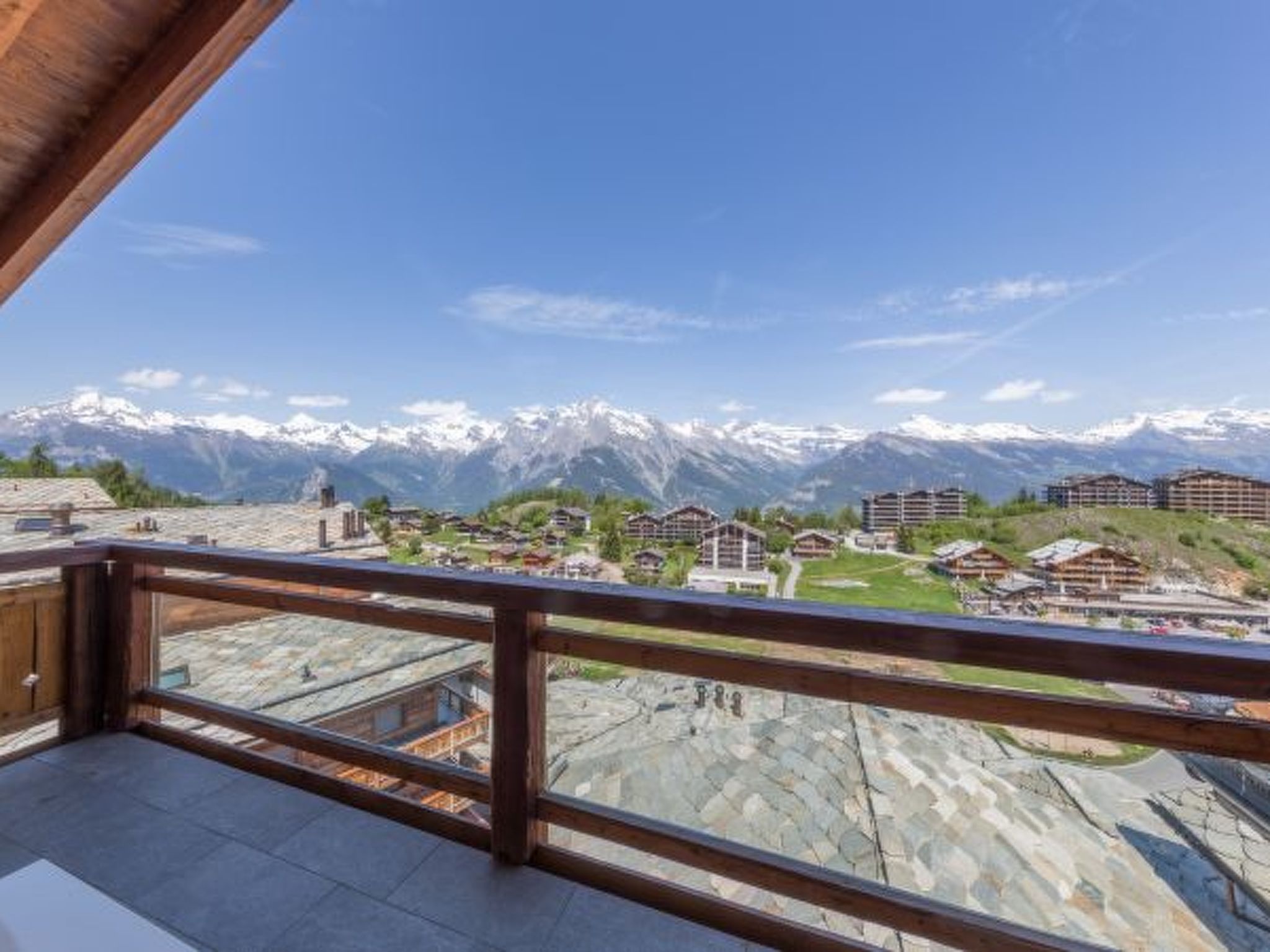 Photo of Grimpeur luxury duplex, Spa Access Front Telecabin