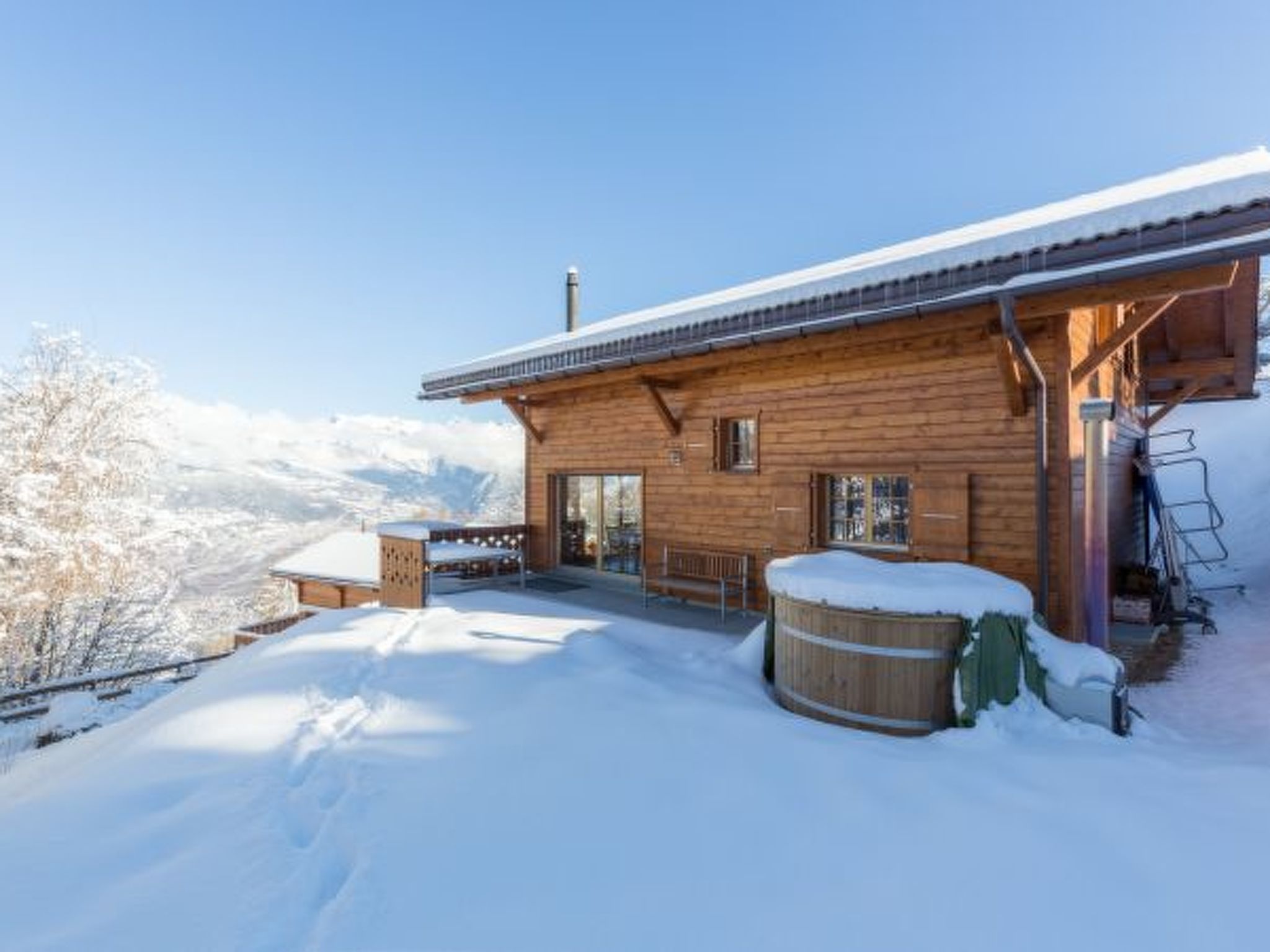 Photo of Chalet Nid Blanc wood burning hottub
