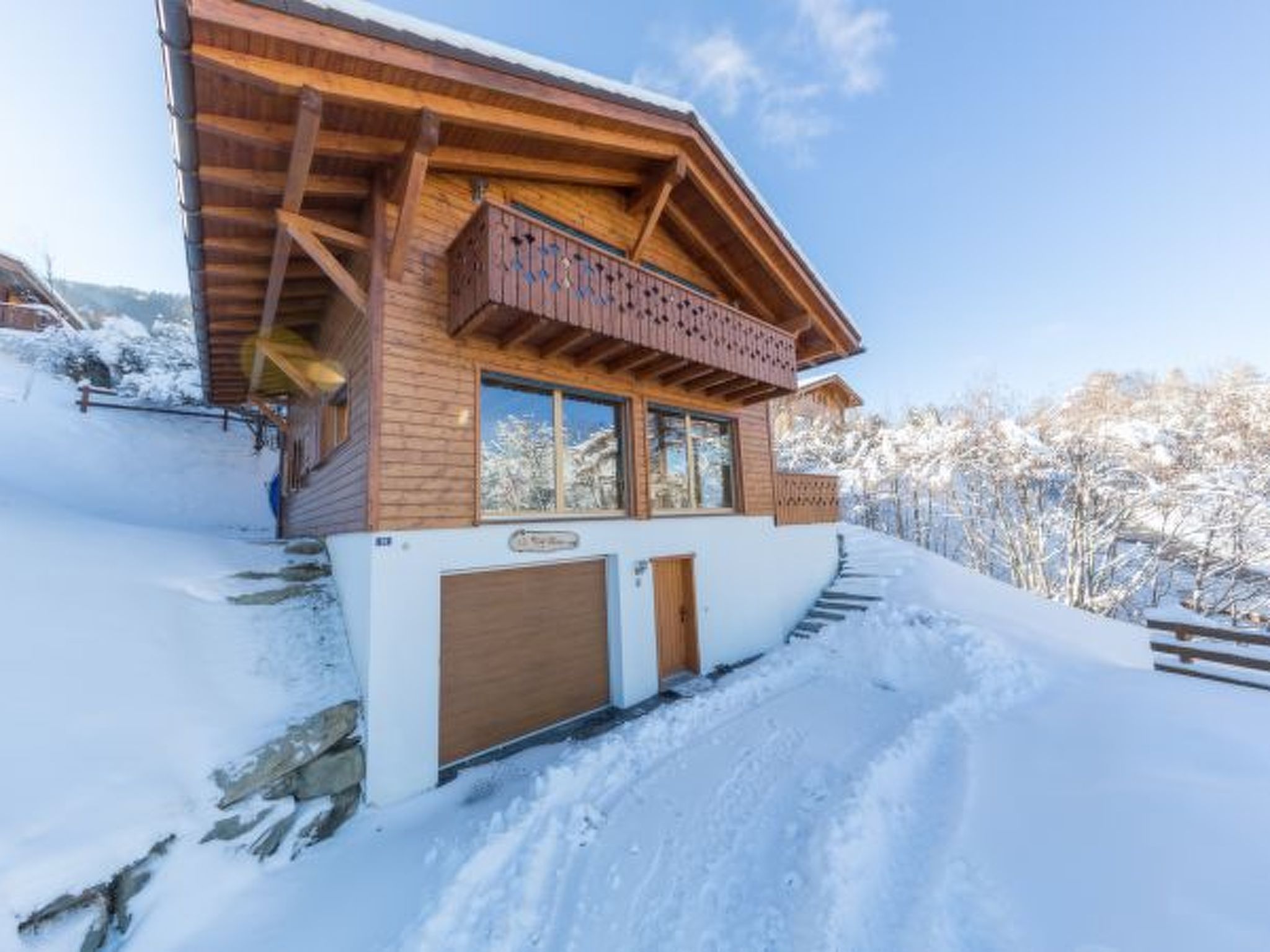 Photo of Chalet Nid Blanc wood burning hottub
