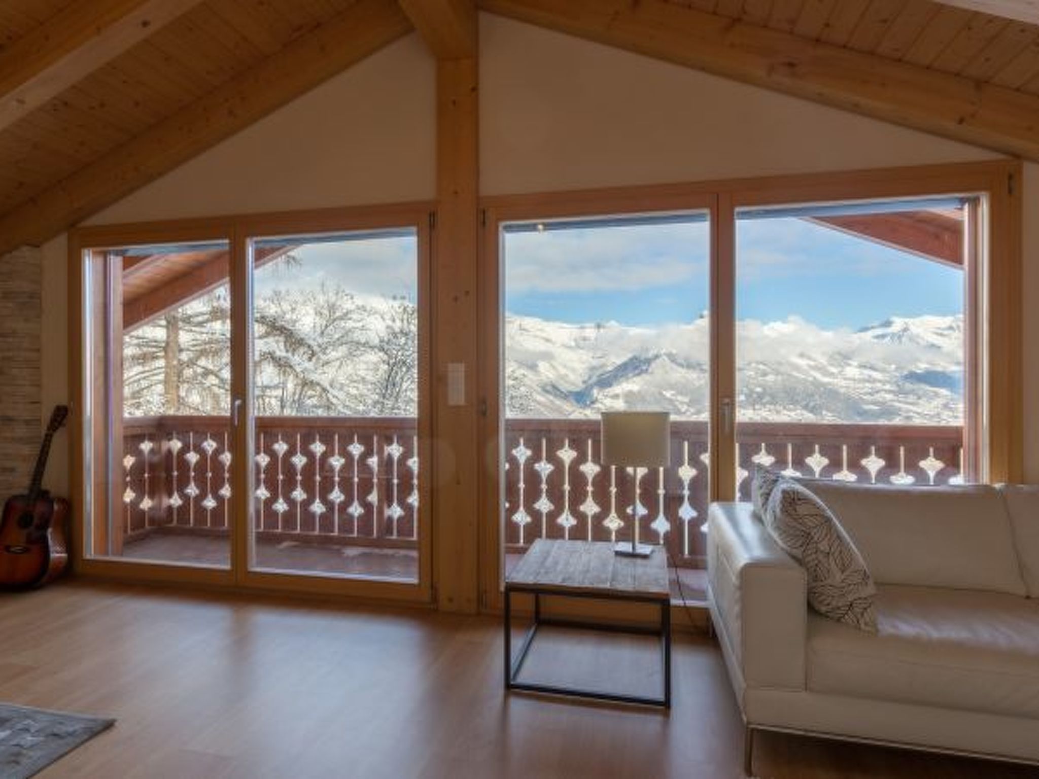 Photo of Chalet Nid Blanc wood burning hottub