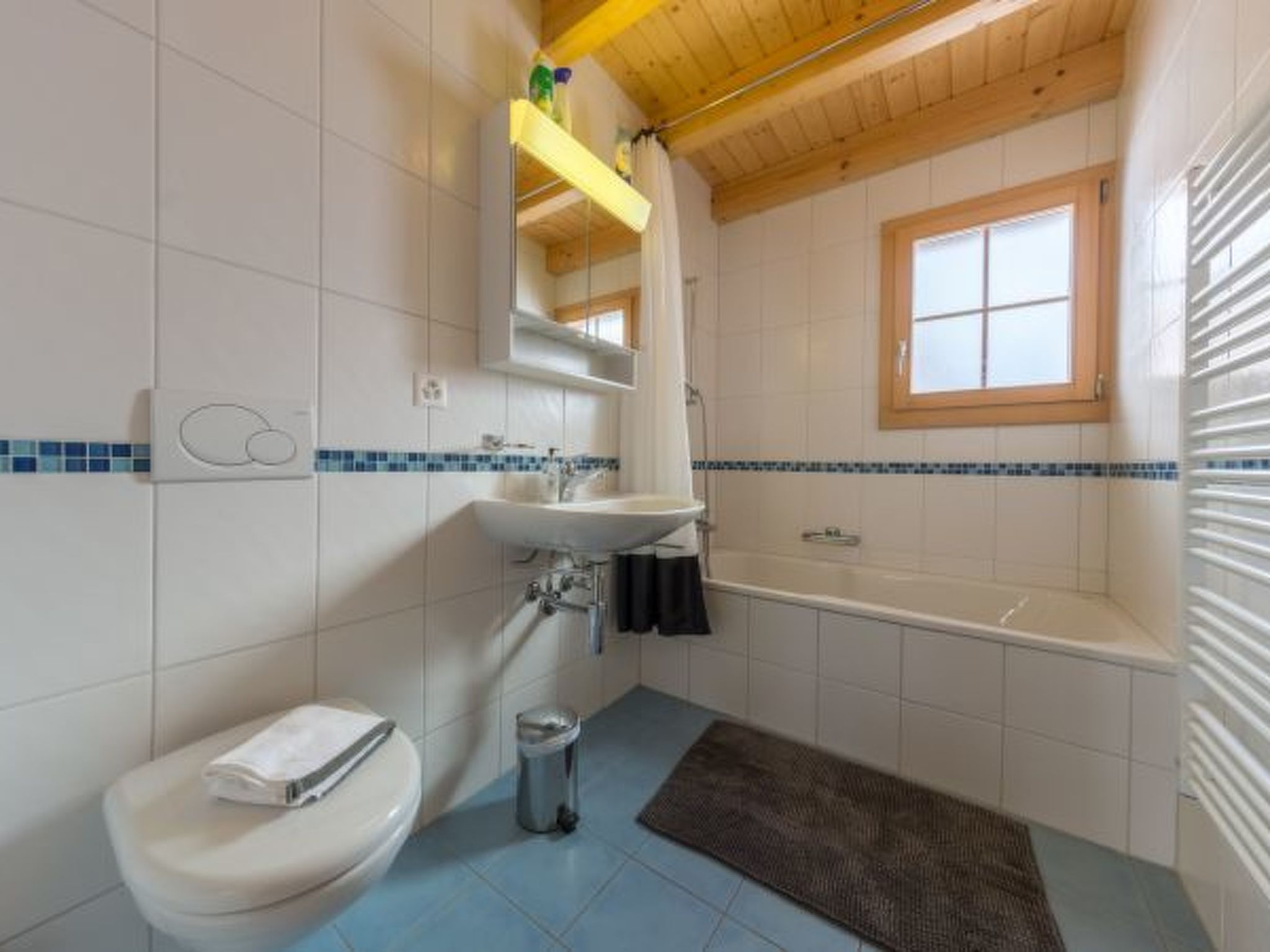 Photo of Chalet Nid Blanc wood burning hottub