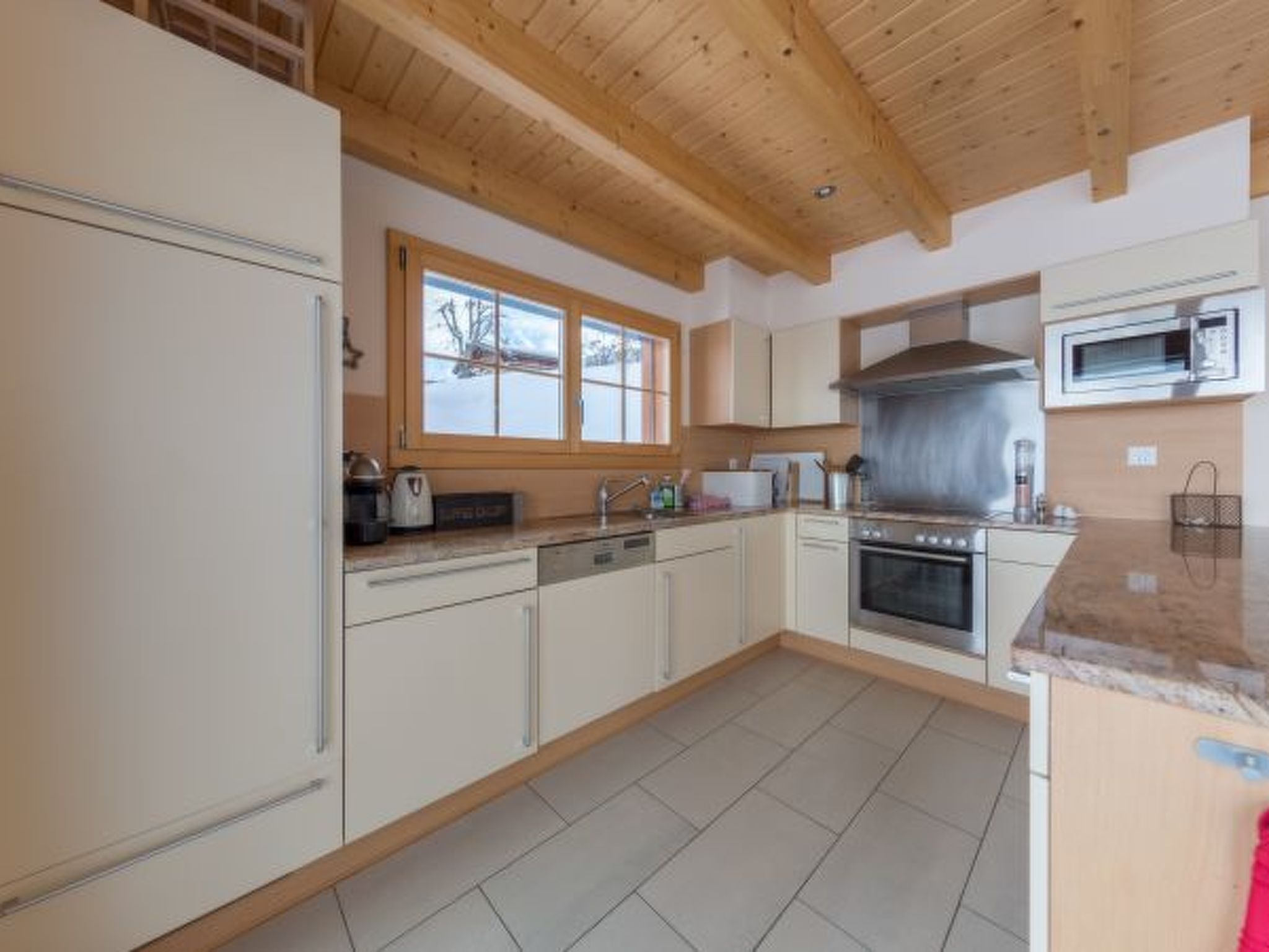 Photo of Chalet Nid Blanc wood burning hottub