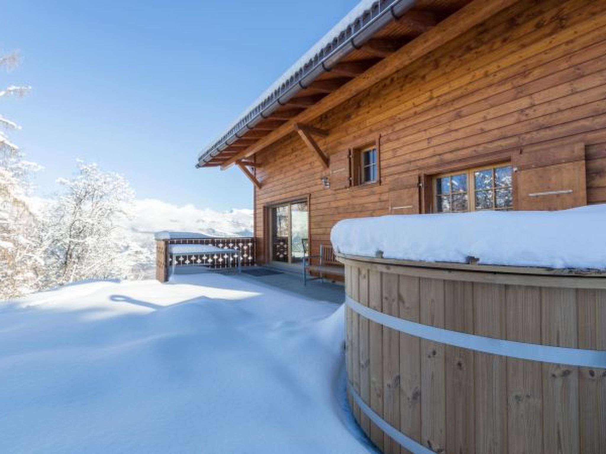Photo of Chalet Nid Blanc wood burning hottub