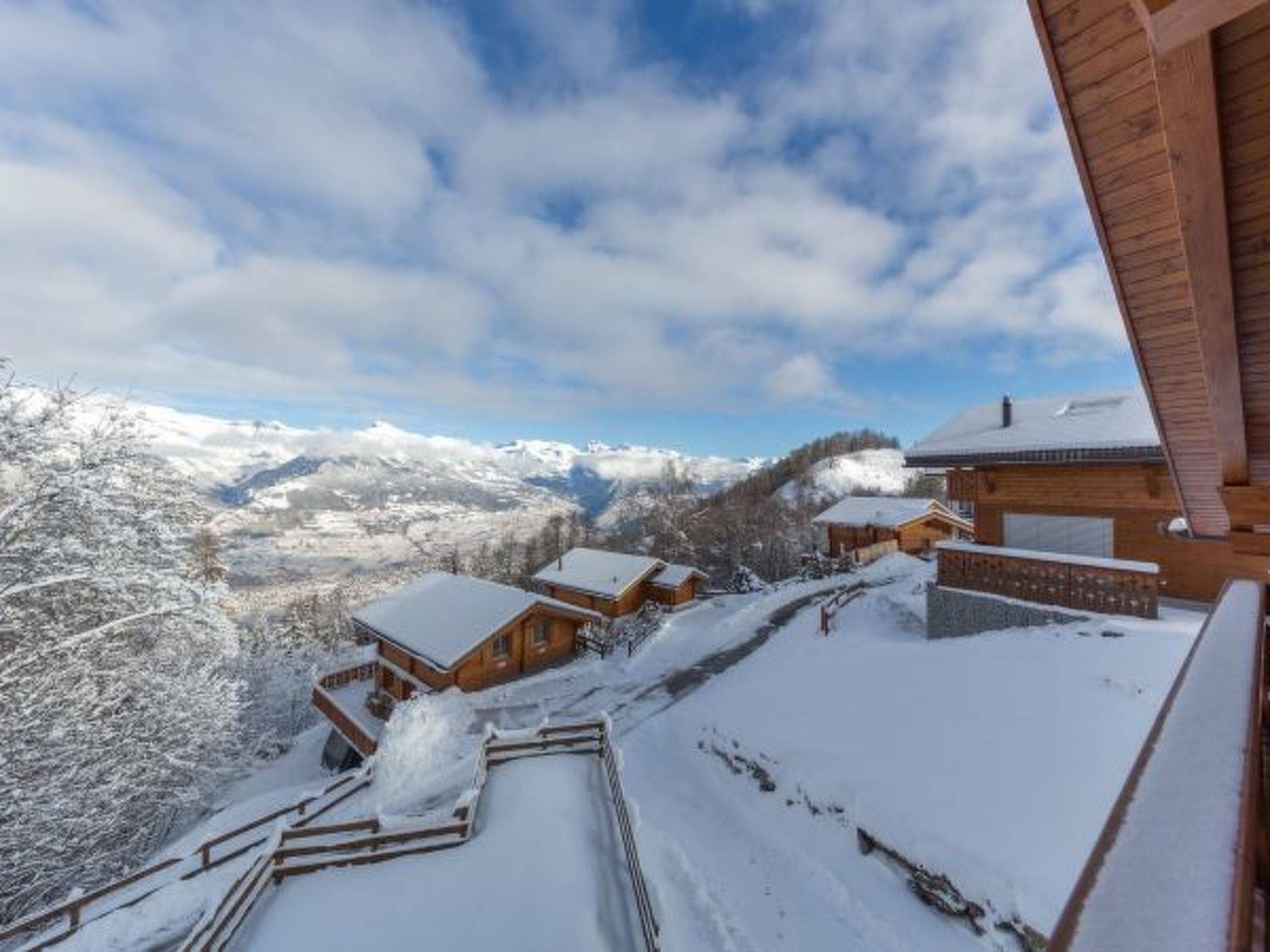 Photo of Chalet Nid Blanc wood burning hottub