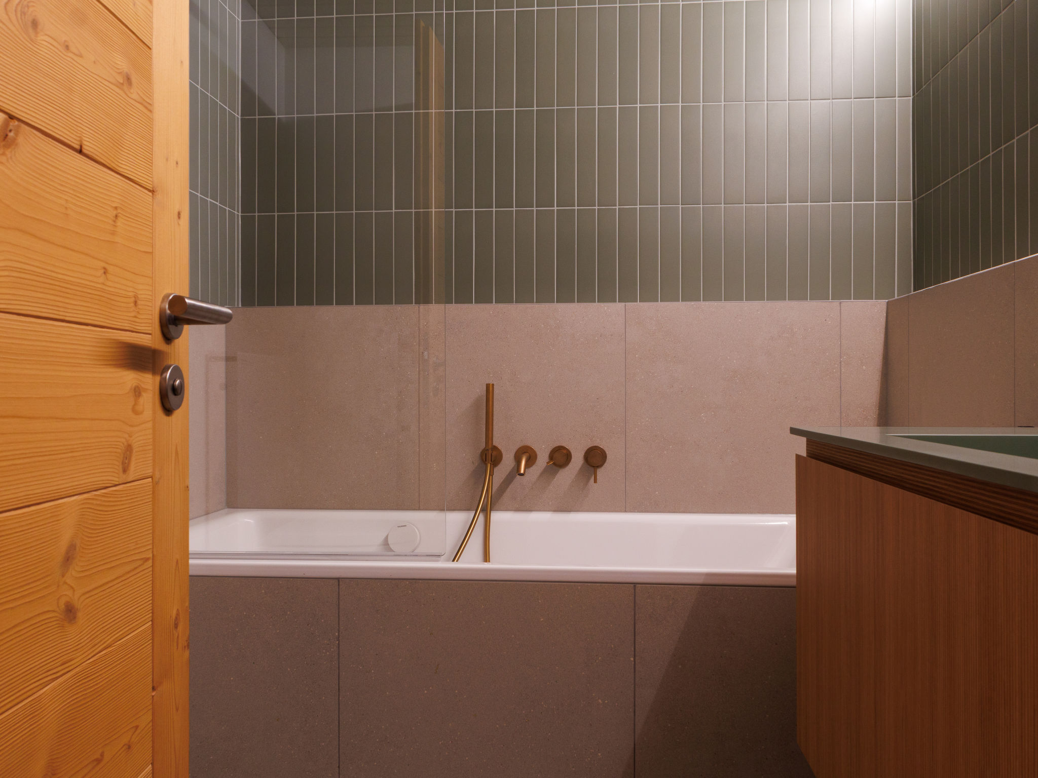 Photo of Chaedoz 24-1