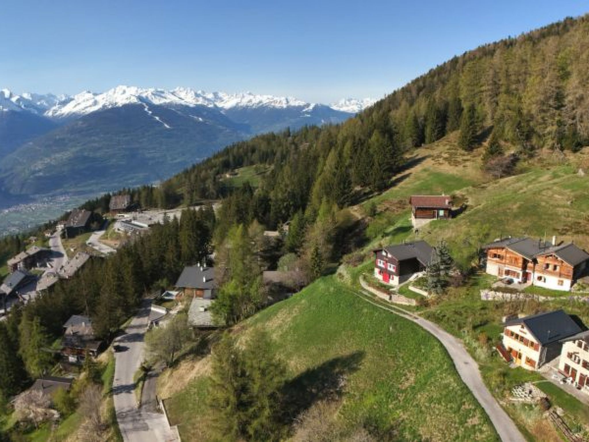 Photo of Tiny House facing the Alps - Ski in and out