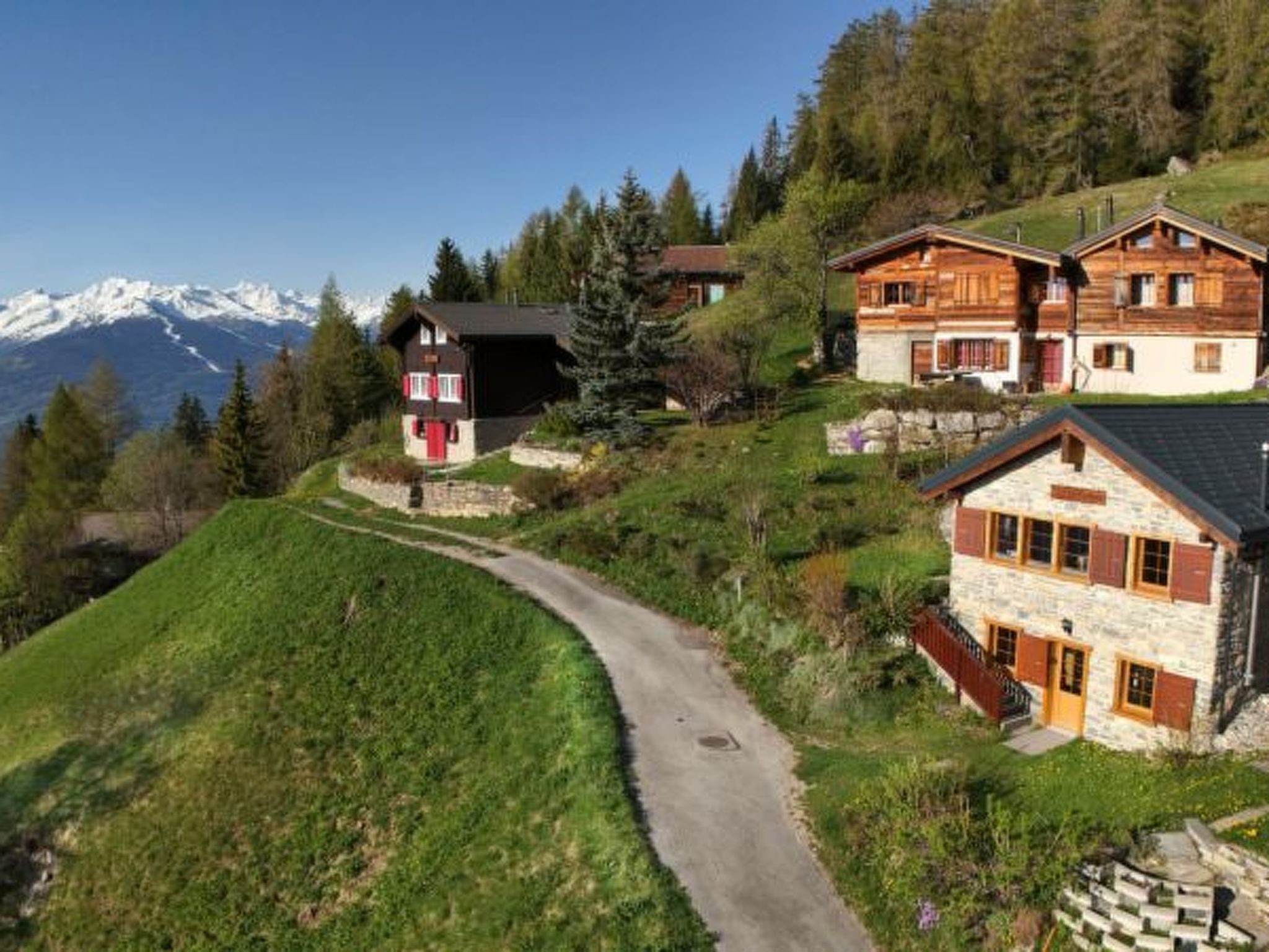 Photo of Tiny House facing the Alps - Ski in and out