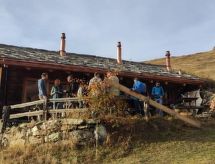 Authentiek vrijstaand chalet in La Forclaz met panoramisch bergzicht - thumbnail 2
