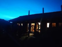 Authentiek vrijstaand chalet in La Forclaz met panoramisch bergzicht - thumbnail 3