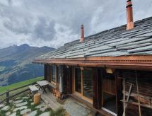 Authentiek vrijstaand chalet in La Forclaz met panoramisch bergzicht - thumbnail 5