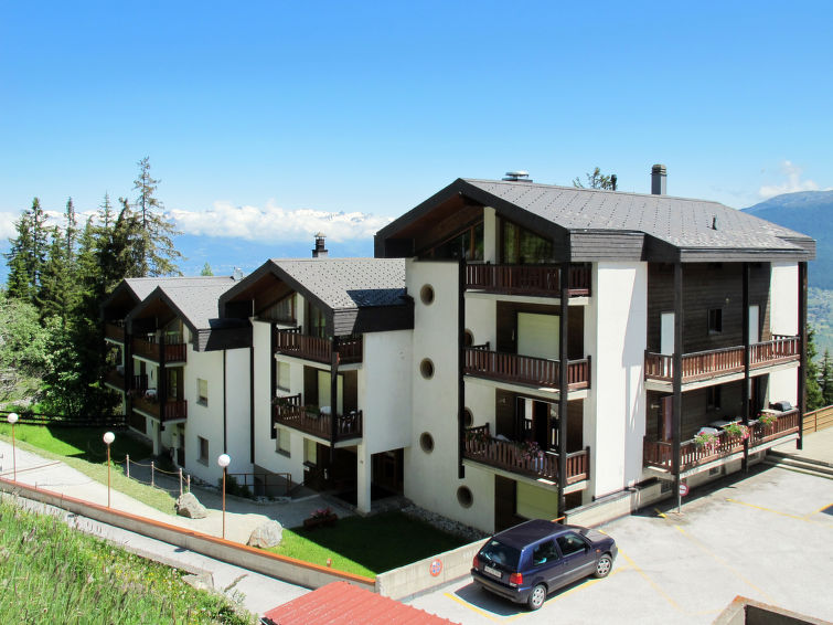 "Hameau D1", appartement 3-kamers 65 m2. Comfortabel en gezellig ingericht: woon-/eetkamer met 1 divanbed en Kabel-TV. Uitgang naar het balkon. 1 kamer met 2 bedden (90 cm, lengte 190 cm). 1 kinderkam..