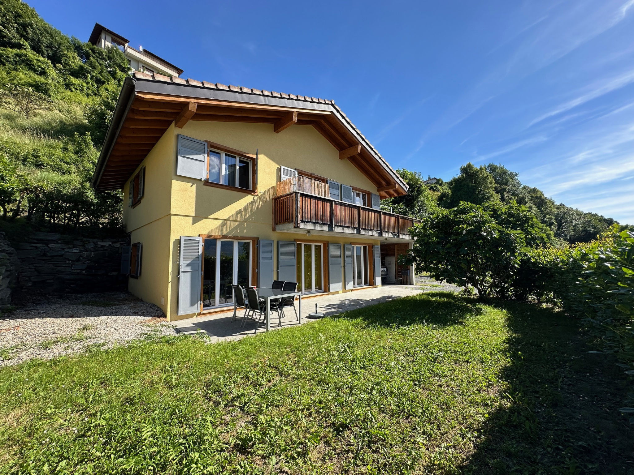 Why not à 5 mns de Sion - Buiten
