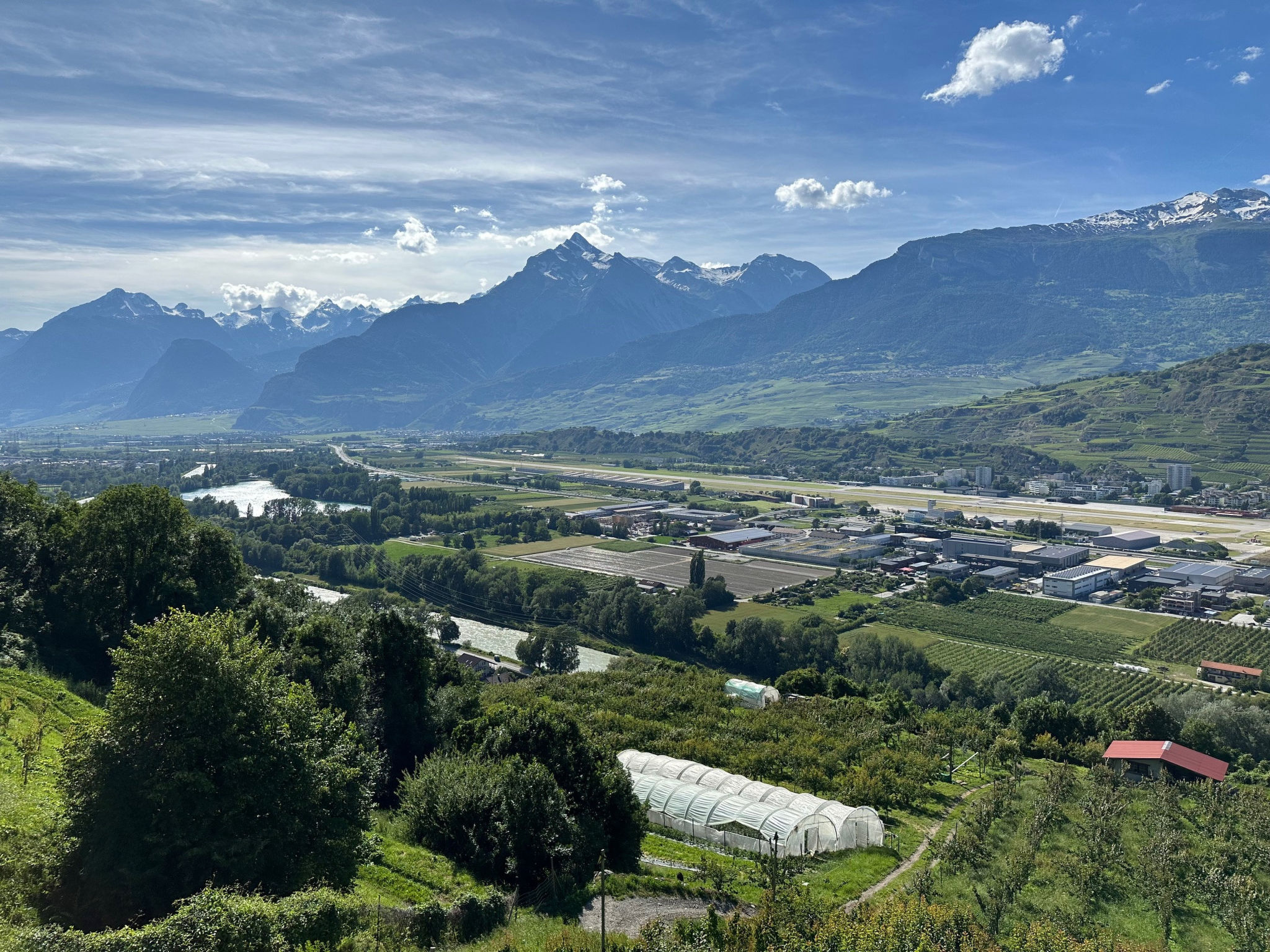 Why not à 5 mns de Sion - Buiten